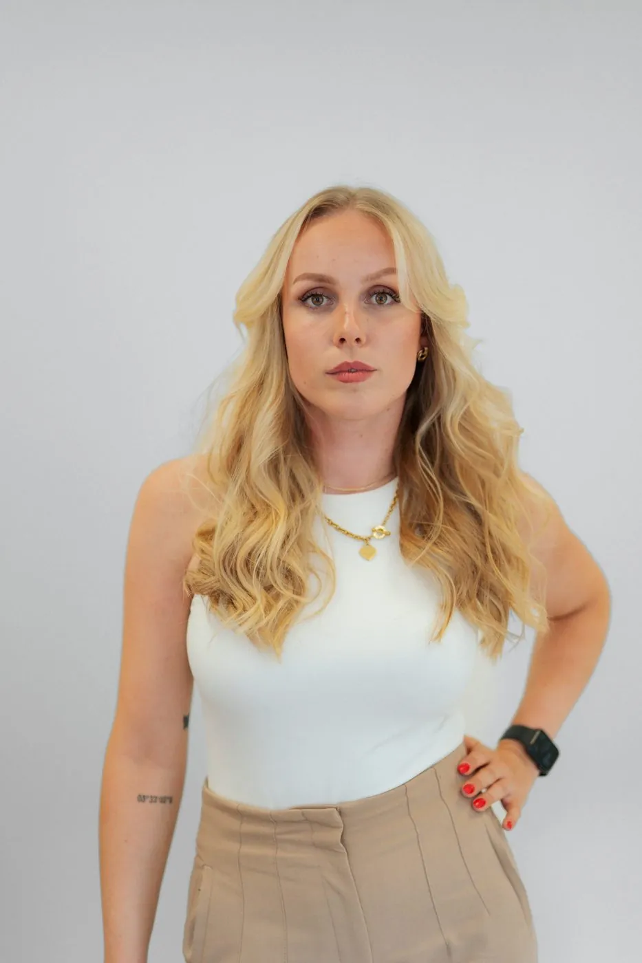 Clip-in hair extensions, blonde — easy at-home volume